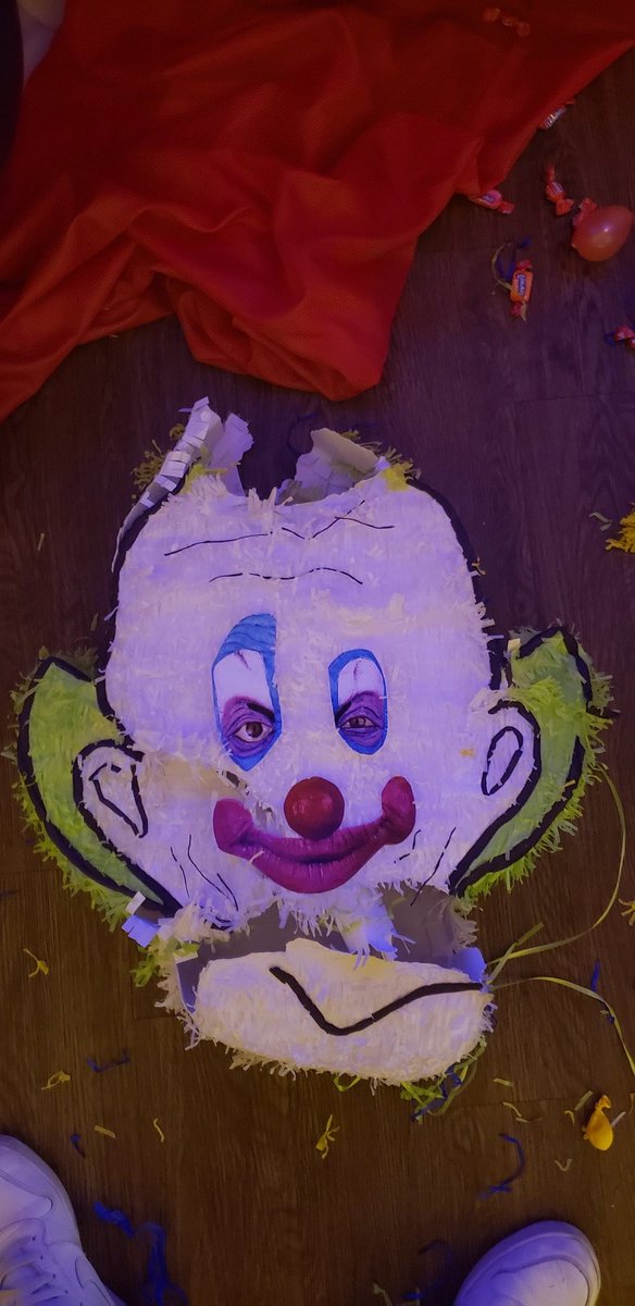 ldzambrano's tweet photo. This is what's left of #Shorty's piñata... #thoughLove #HumansHitKlownsInTheFace in @klownsthegame https://t.co/VZxtPGPPiE