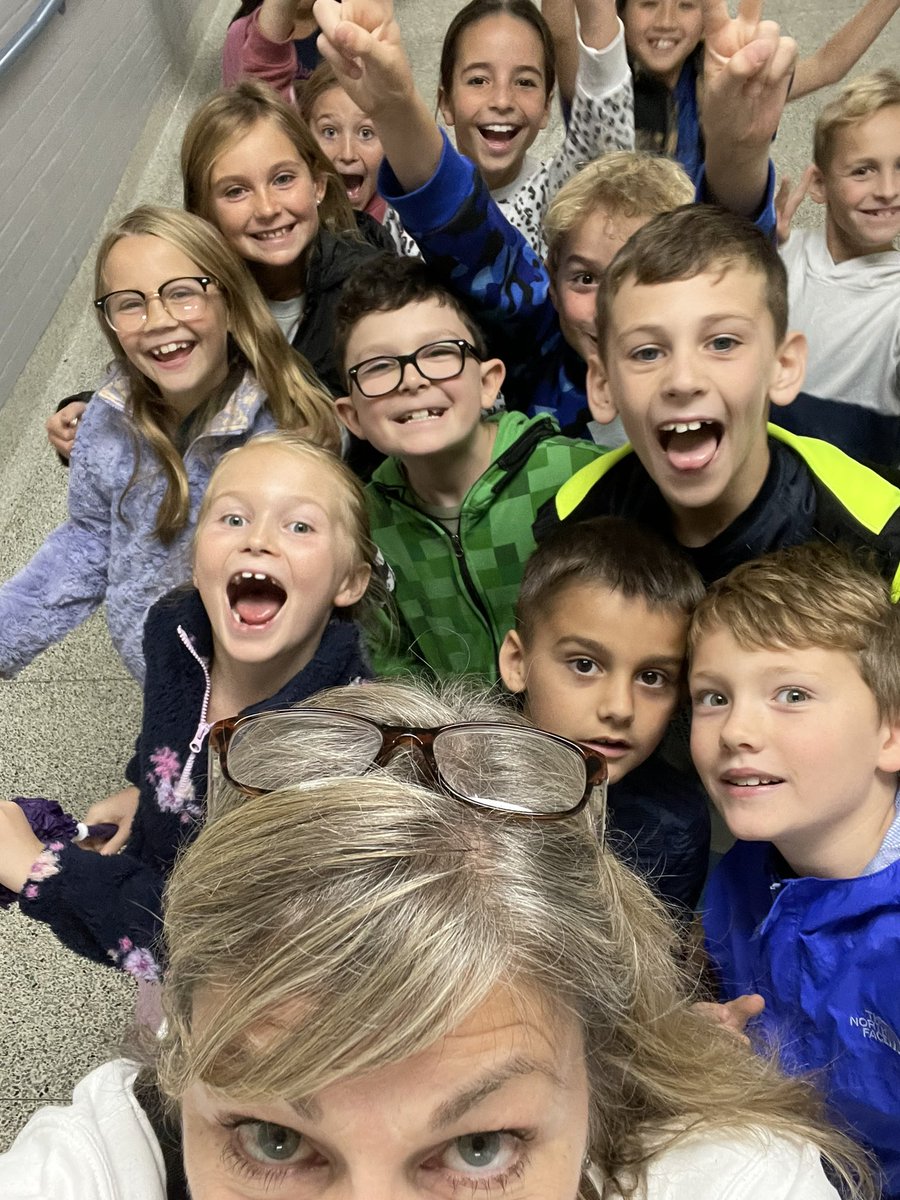 MichelleMolchen's tweet photo. We had a beautiful day to walk downtown and kick off our unit on Hudson’s History!#EWPride https://t.co/UMgzDAIFP7