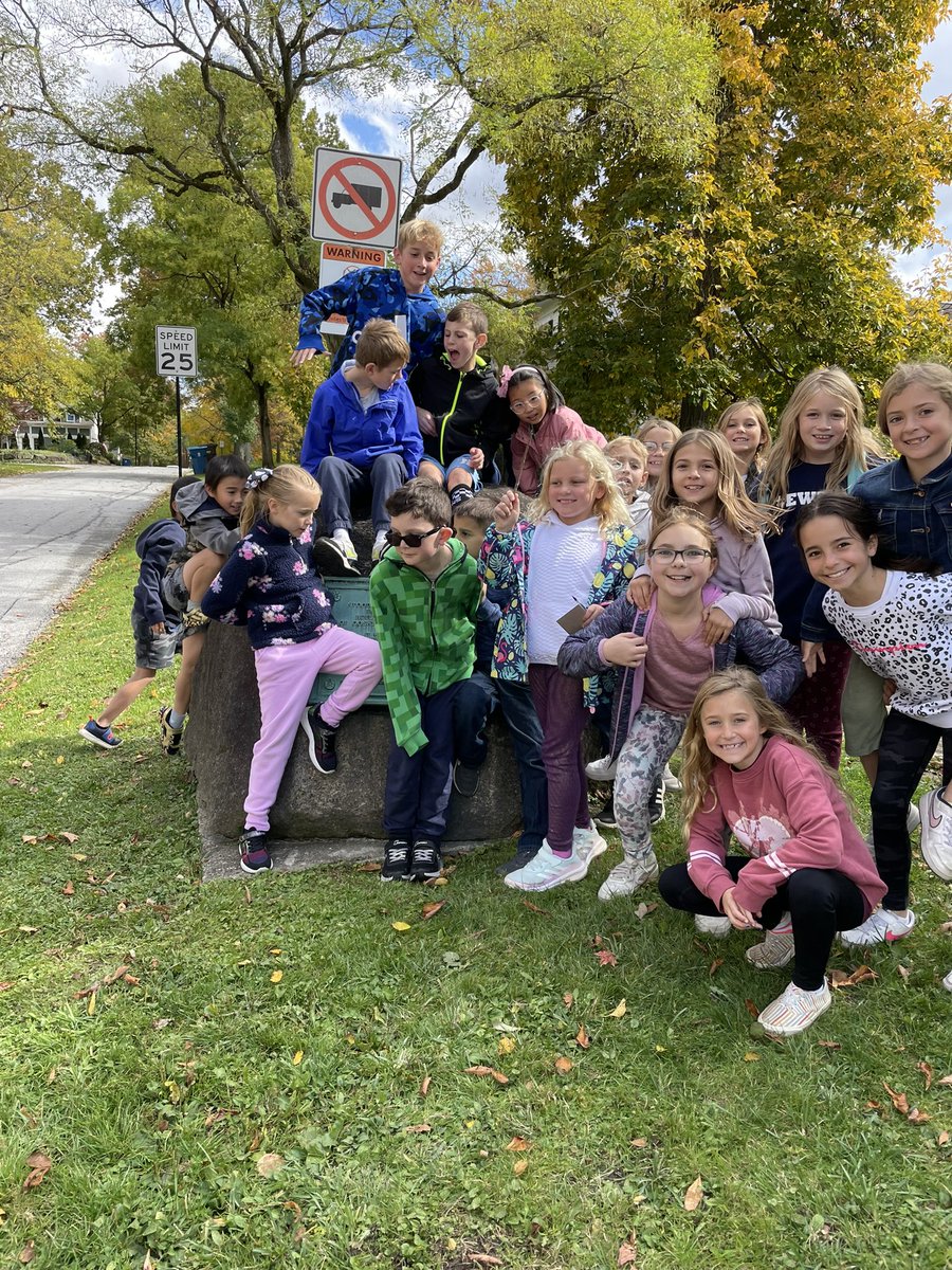 MichelleMolchen's tweet photo. We had a beautiful day to walk downtown and kick off our unit on Hudson’s History!#EWPride https://t.co/UMgzDAIFP7