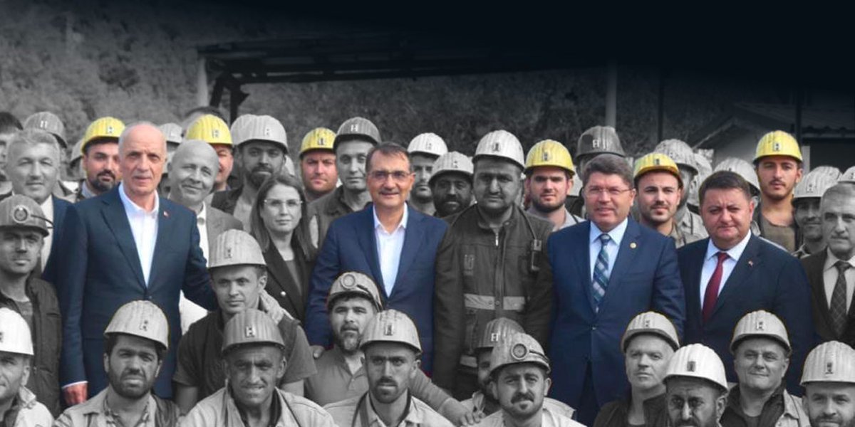 Kurbanlar ve sorumlular aynı karede! Enerji Bakanı Fatih Dönmez, TTK Genel Müdürü Kazım Eroğlu, 24 gün önce Amasra'daki facianın yaşandığı maden ocağındaydı. Fotoğrafta gözüken 6 madenci, alınmayan önlemler nedeniyle hayatını kaybetti. halktv.com.tr/gundem/hayatin…