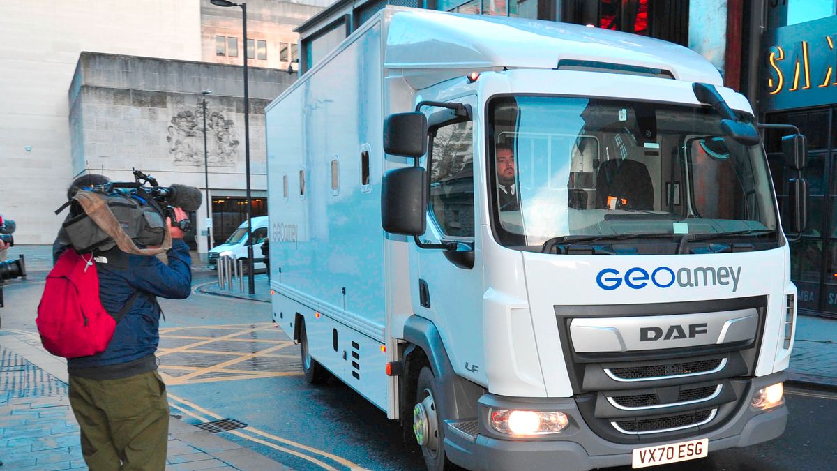 utdreport's tweet photo. Mason Greenwood arriving at Manchester Magistrates Court this morning [@MirrorFootball] https://t.co/6NwUdgVsoq