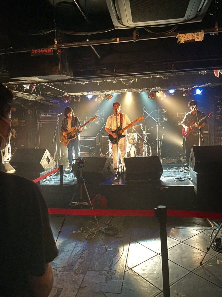 SROW_Band's tweet photo. 10/16(Sun) 京都MOJO
一年ぶりのライブ
観て頂いた方々、ありがとうございました
やっぱりライブハウスはいいね
次はまだ決まってないですが
活動していきます！

セットリスト
1. It’s aLive!
2. Give me a break
3. Hot Dog
4. I Wanna Be Your Lover
5. #rainyday
6. Babystar
7. 12/25 https://t.co/QkH6TOYoBc