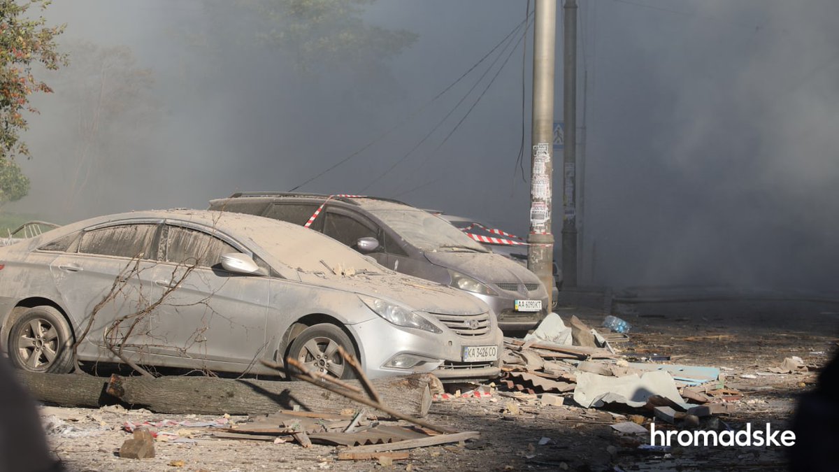 Kyiv after today's drone attack by russia.
<a href="/ZelenskyyUa/">Volodymyr Zelenskyy / Володимир Зеленський</a> 
"The enemy can attack our cities, but it won’t be able to break us. The occupiers will get only fair punishment and condemnation of future generations. And we will get victory".
📷 <a href="/HromadskeUA/">hromadske</a>
