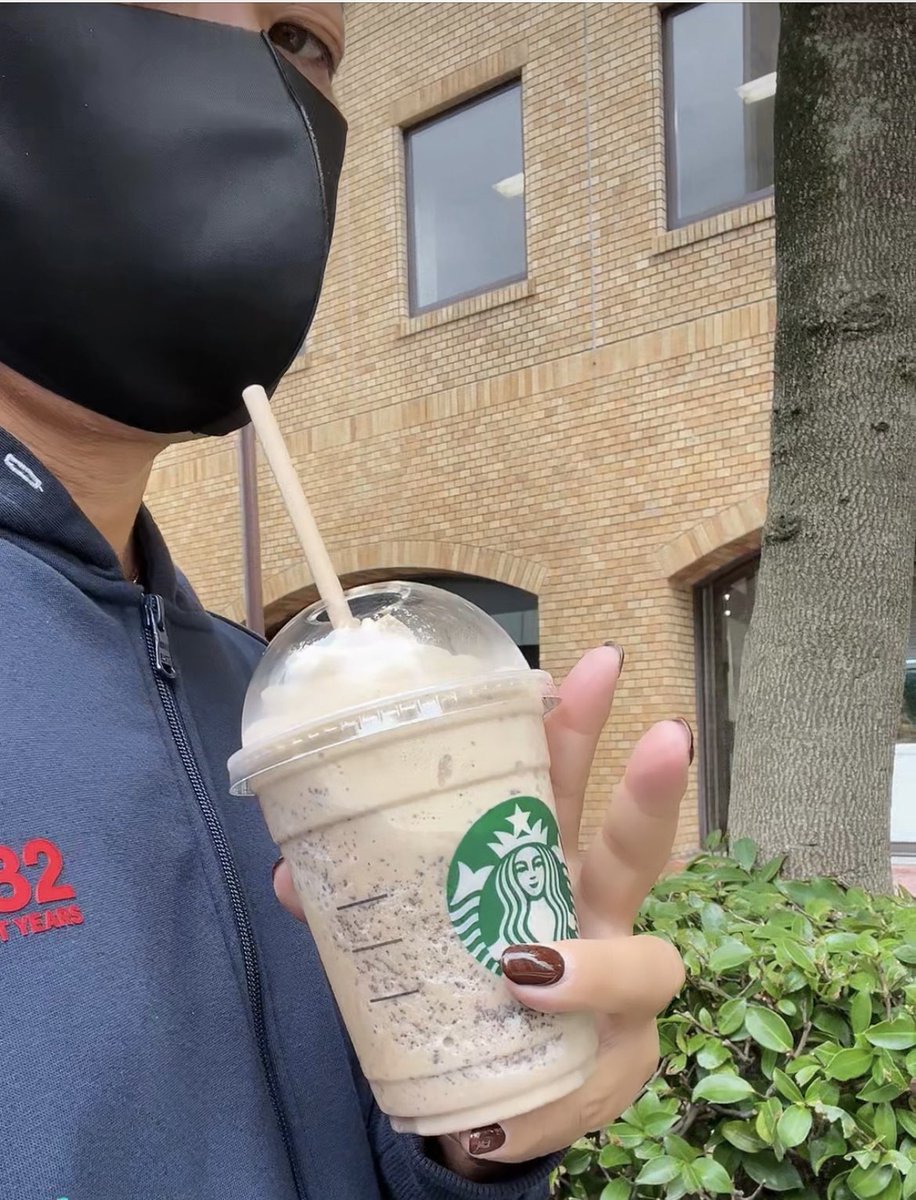 もうコーヒークリームフラペチーノ、のみましたか？🥤
コーヒー好きなだけに最近のフラペチーノの中では1番お気に入り✨
チョコチップの食感もいいですね😊
もっと暑い時期に飲んでたら最高だったなぁ😌
#スタバ