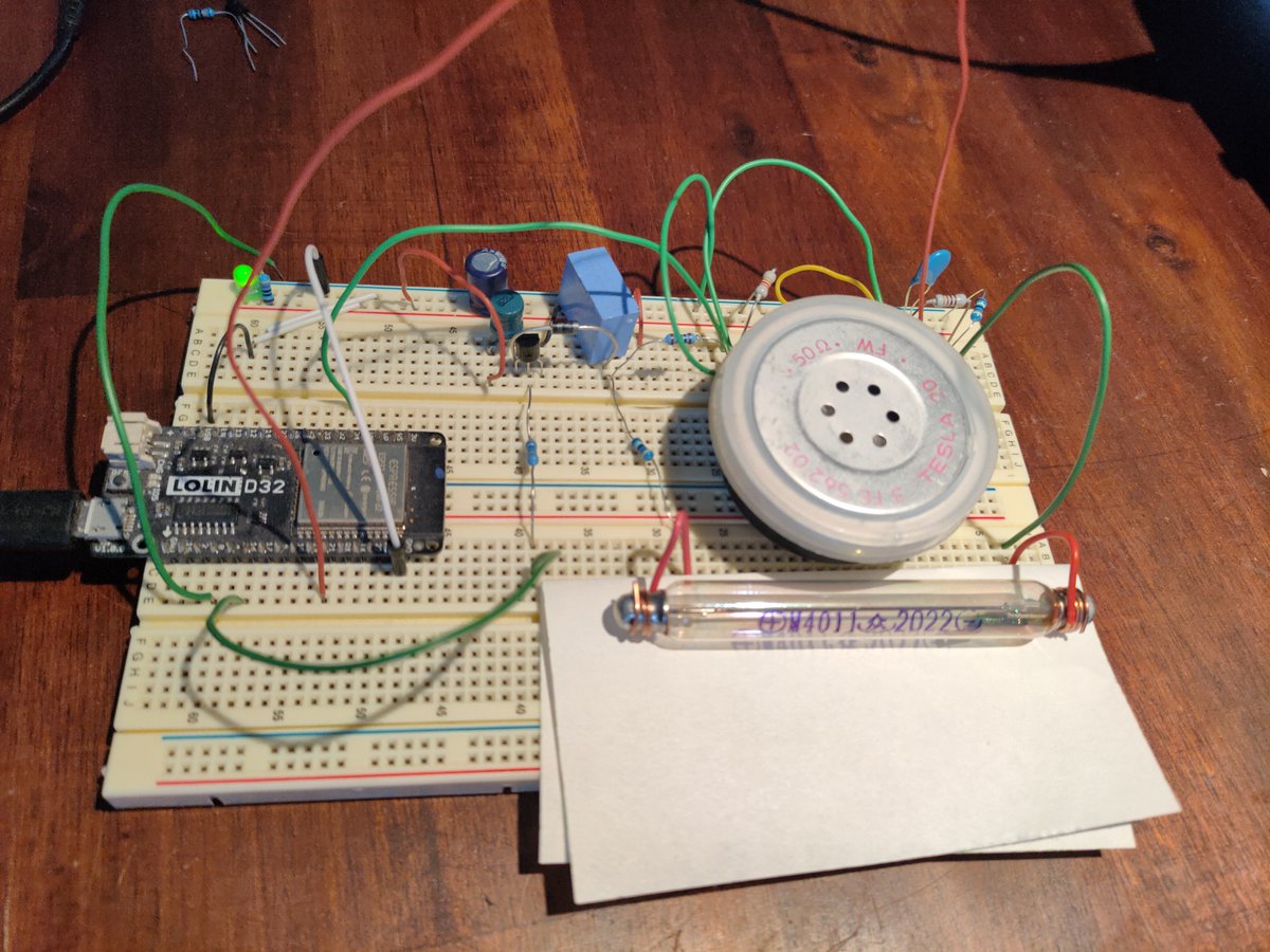 FlowboxEnergy's tweet image. Flowbox řeší energetickou efektivitu v budovách. Naši inženýři ovšem po večerech rozšiřují naší technologii o další a další moduly. Nově tedy umí Flowbox sledovat radiační situaci! Co na to @DrabovaDana? Možný nástroj pro její pravidelný report?😉
#radiacnisituacezustavanormalni