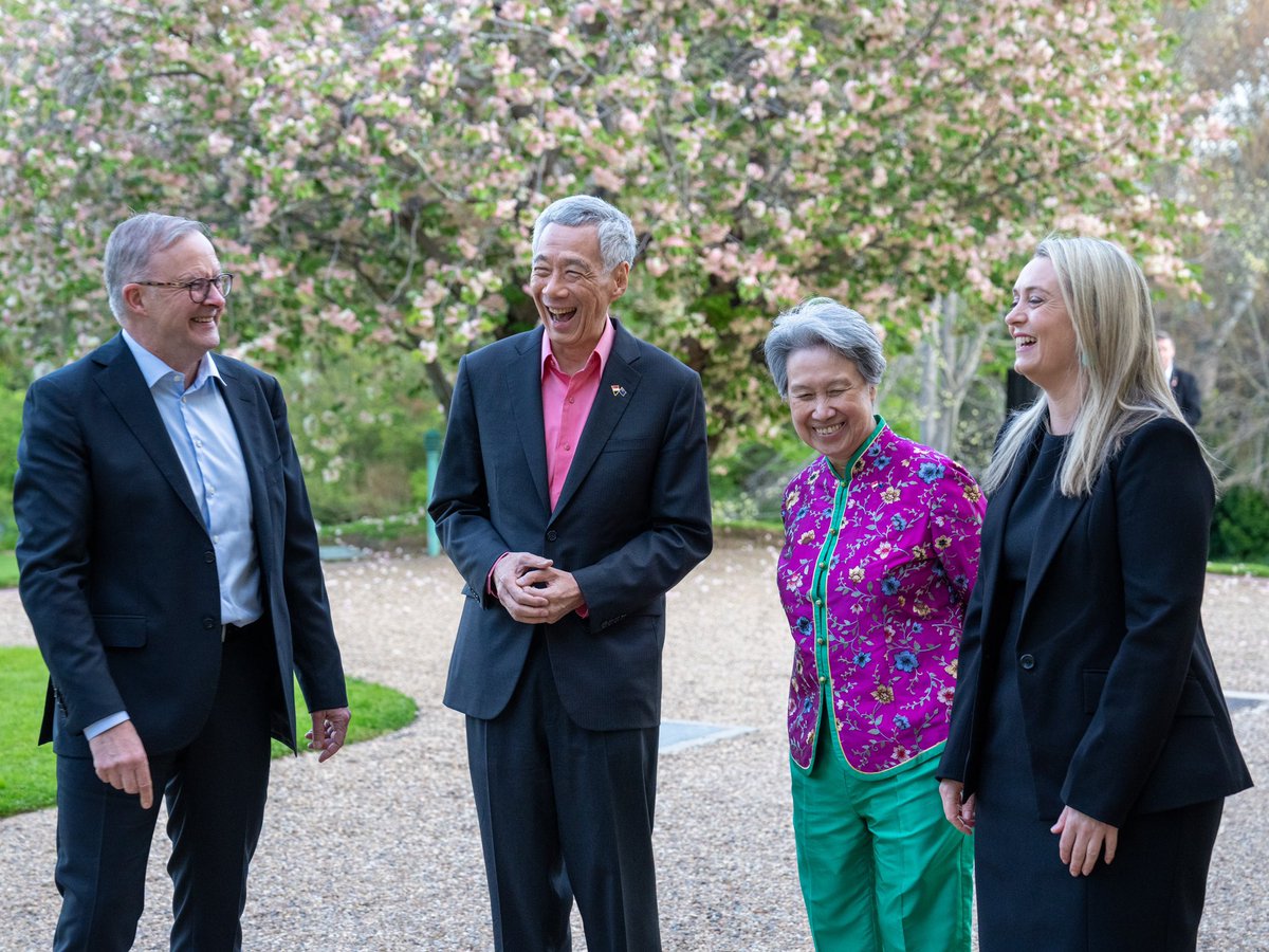 We were so pleased to welcome Singaporean Prime Minister Lee Hsien Loong and Mrs Lee to Canberra tonight. I look forward to discussing how we can strengthen the ties between our two countries.