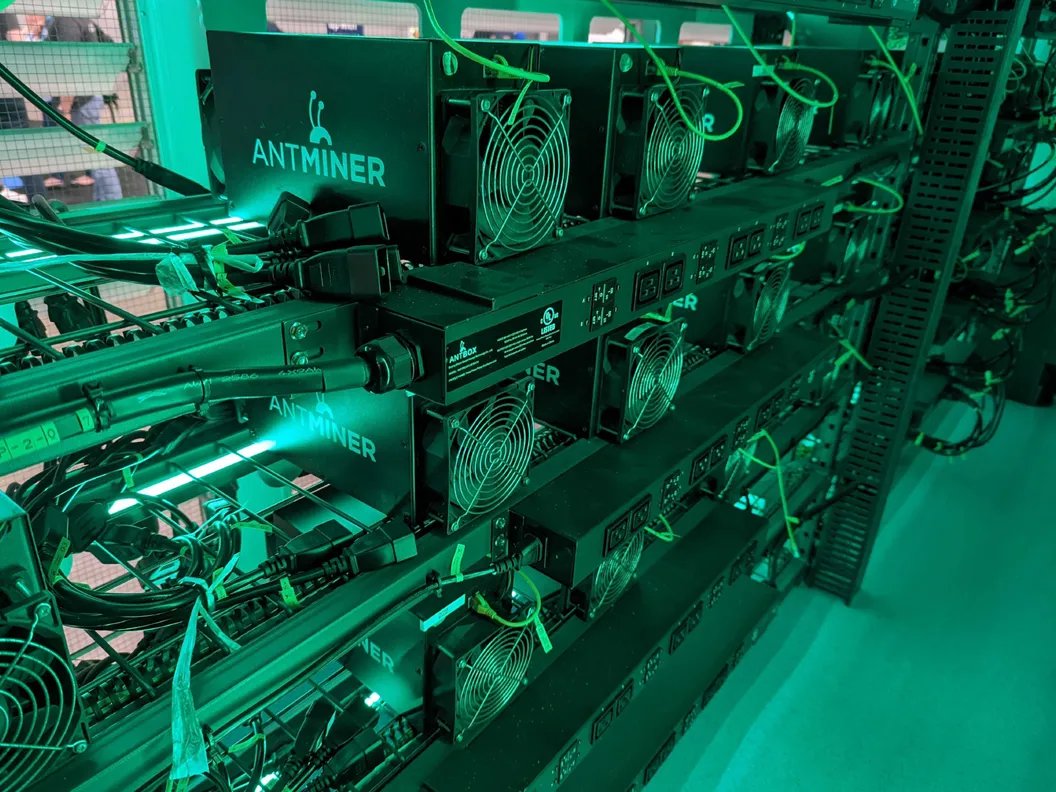 ACryptoB1's tweet photo. It took more than an hour to #mine a block of #bitcoin (BTC) on Monday, leaving thousands of transactions stuck in an unconfirmed state.
https://t.co/pyIBEd0bVD
https://t.co/mKVKozkF1w https://t.co/5zrCdZZ71T