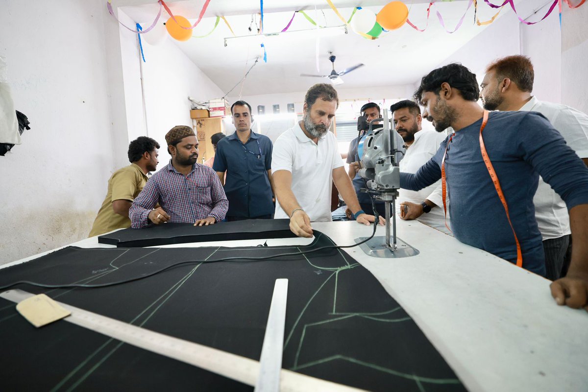 INCIndia's tweet photo. Shri @RahulGandhi visited a home tailoring unit in Ballari, which gave an insight into the challenges of local manufacturers. They explained that with no help from the govt an added burden comes from renting machines &amp; how GST is forcing them to shut down units.

#BharatJodoYatra https://t.co/GmZDf6DdtW