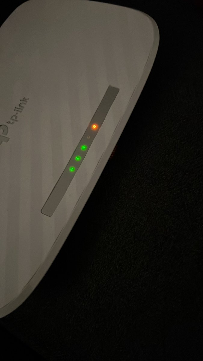 Iam_missmo's tweet photo. @Spectranet_NG @ronniebee3 @Spectranet_NG It’s been 3 days now with no WiFi! No explanation! No engagement! Just it’s downtime! For 3 days!! And yet this is a paid service. You invest in advertising, but don’t stop to think about your current service challenges. Mediocre service!! https://t.co/3RBY6YLxqV