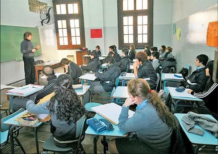 Tres argentinos crearon Fidu, una herramienta para modernizar la administración de los colegios lanacion.com.ar/tecnologia/tre…