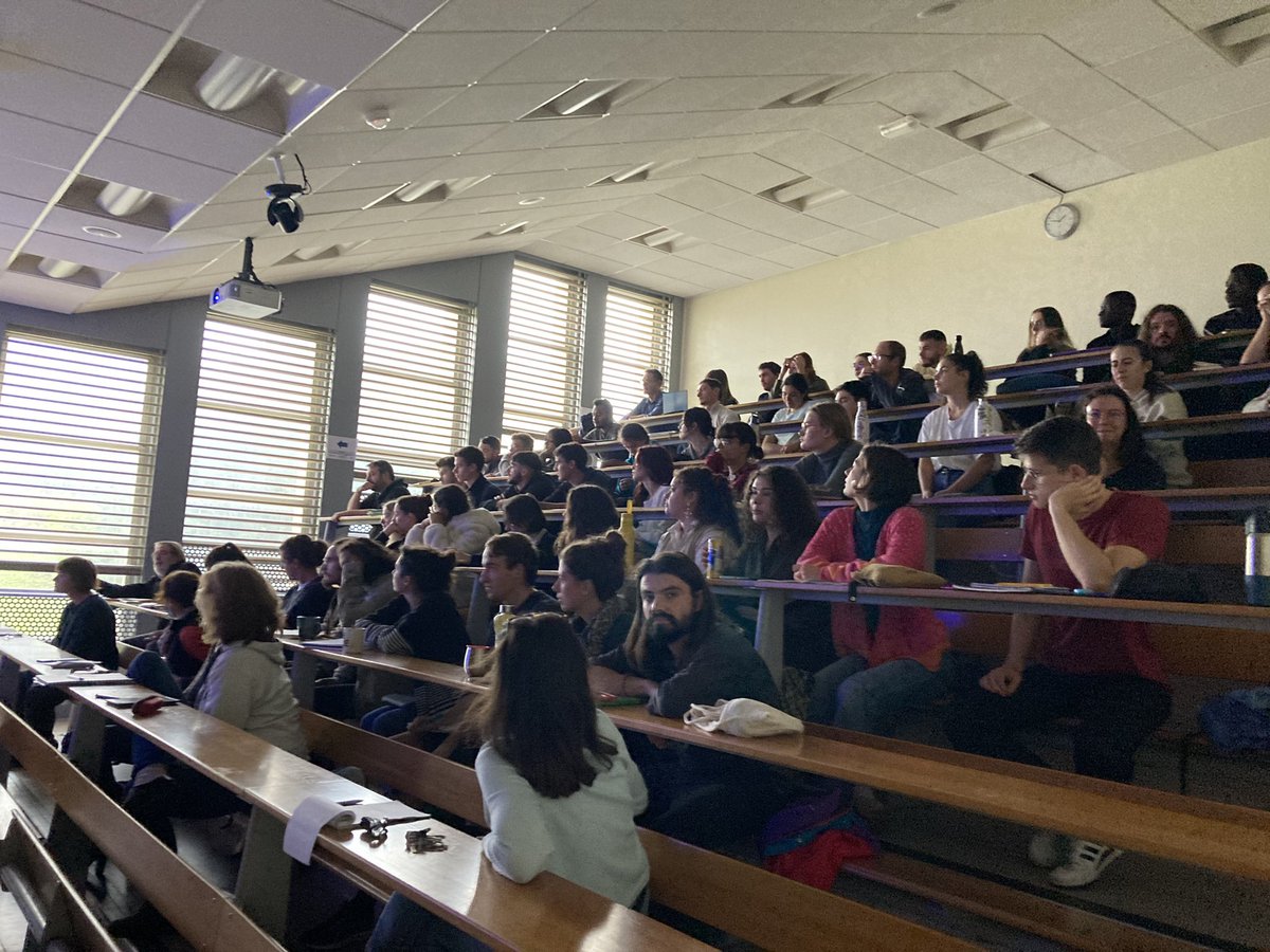 CMSDufour's tweet photo. Amazing talks from @grumpyDrFabre (on metamorphosis evolution) and @AnthonyHerrel (on evolution of insular phenotype in Podarcis lizard) at the Biogeosciences Lab @Univ_BFC https://t.co/fE9Q0sIuuy