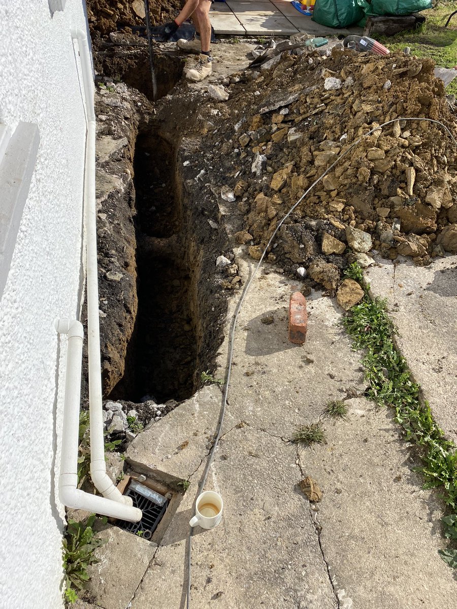 MariLois4's tweet photo. Maybe I can just stick photos of the trench here and you can approve? I'll make it easy for you.. https://t.co/7AGWi1NIpD