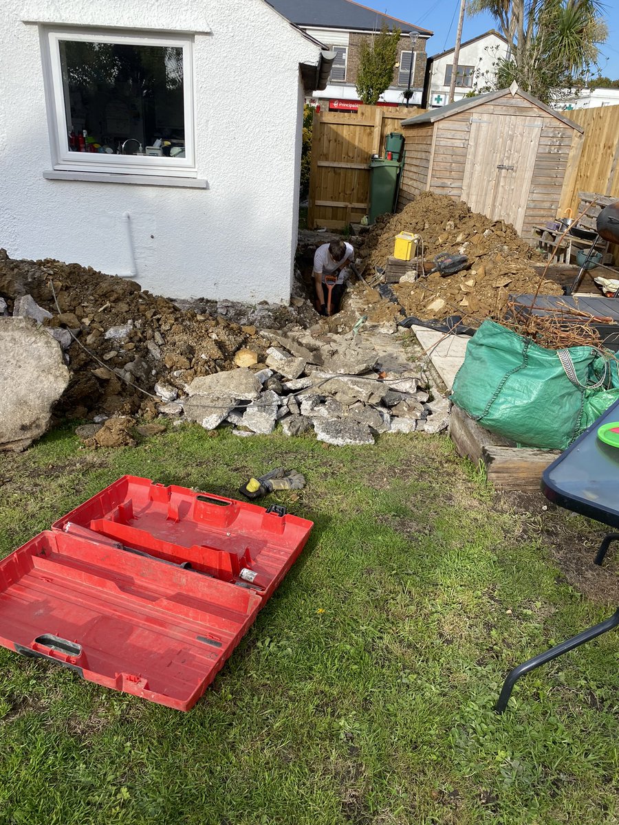 MariLois4's tweet photo. Maybe I can just stick photos of the trench here and you can approve? I'll make it easy for you.. https://t.co/7AGWi1NIpD