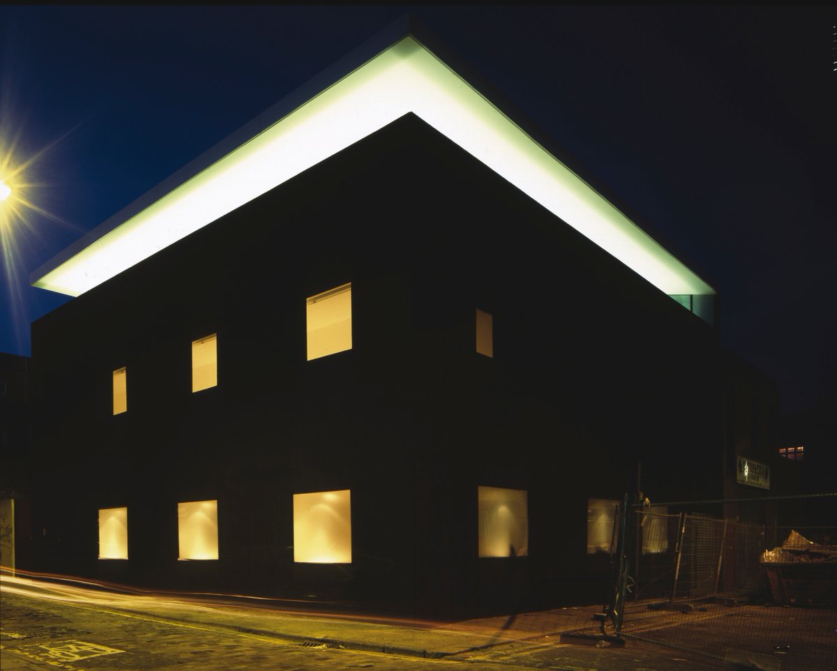 AdjayeAssoc's tweet photo. Dirty House in London, UK (2002) at dark, dusk, and day. The windows are tinted with reflective glass to allow for privacy from the street and rooflights are used to augment the level of natural light in the depth of the section.
@dadjaye #architecture #design #lightstudies https://t.co/vFYMVPKTjd