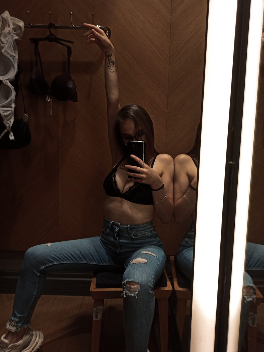 Tuzooooova's tweet photo. Всем чмоки в этом чатике:*
❣️Дарю 2 нюдса за лайк и ретвит❣️и третий - за репост 🤪
Жду вас у себя на https://t.co/jLxUxiDj1b, у меня там влажно😏 https://t.co/ljWQvtUYci