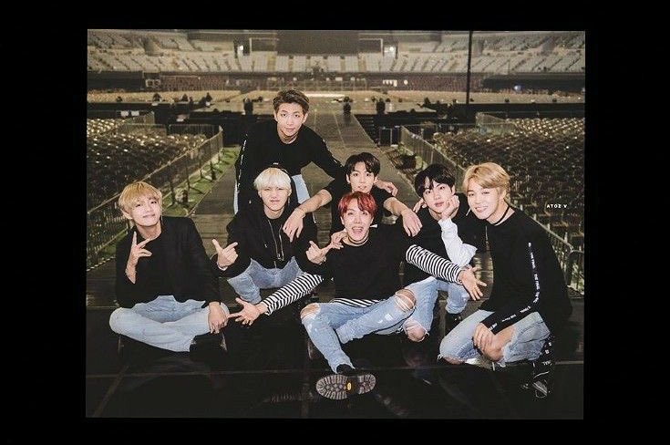 tangmotwit's tweet photo. จากประกาศ ชอบประโยคที่ว่า

“Yet To Come (The Most Beautiful Moment)” เป็นมากกว่าเพลงจากอัลบั้มล่าสุด แต่มันเป็นสัญญาจากพวกเขามากกว่า 

อ่านแล้วร้องไห้เลยอะ ไม่ว่าพวกเขาจะทำอะไร พวกเขานึกถึงอาร์มี่เสมอเลย

รู้ยังงี้แล้ว เรามาสตรีมเพลงรอพวกเขากันดีมั้ย 🥺
#BTS 💜
#ForeverWithBTS https://t.co/USCA094UCS