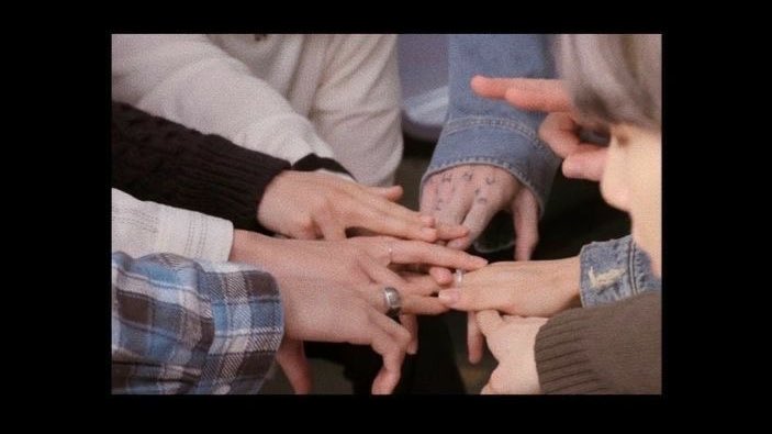 tangmotwit's tweet photo. จากประกาศ ชอบประโยคที่ว่า

“Yet To Come (The Most Beautiful Moment)” เป็นมากกว่าเพลงจากอัลบั้มล่าสุด แต่มันเป็นสัญญาจากพวกเขามากกว่า 

อ่านแล้วร้องไห้เลยอะ ไม่ว่าพวกเขาจะทำอะไร พวกเขานึกถึงอาร์มี่เสมอเลย

รู้ยังงี้แล้ว เรามาสตรีมเพลงรอพวกเขากันดีมั้ย 🥺
#BTS 💜
#ForeverWithBTS https://t.co/USCA094UCS