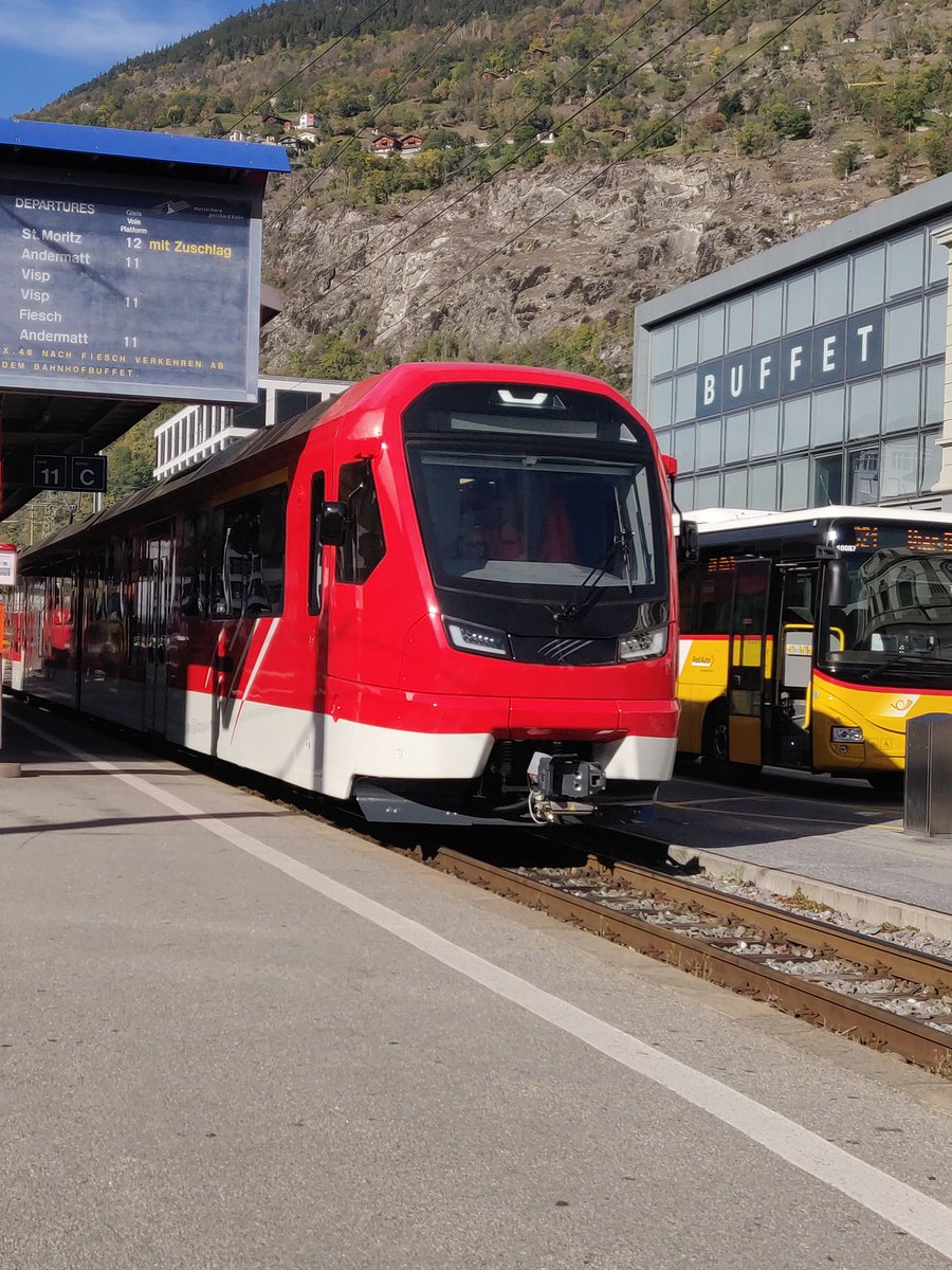Paxi50144063's tweet photo. Brandneue Stadler Zug 🚆 in Brig
#mgbahn #brig #train #schmalspur #schmalspurbahn https://t.co/TwUOiPasLq