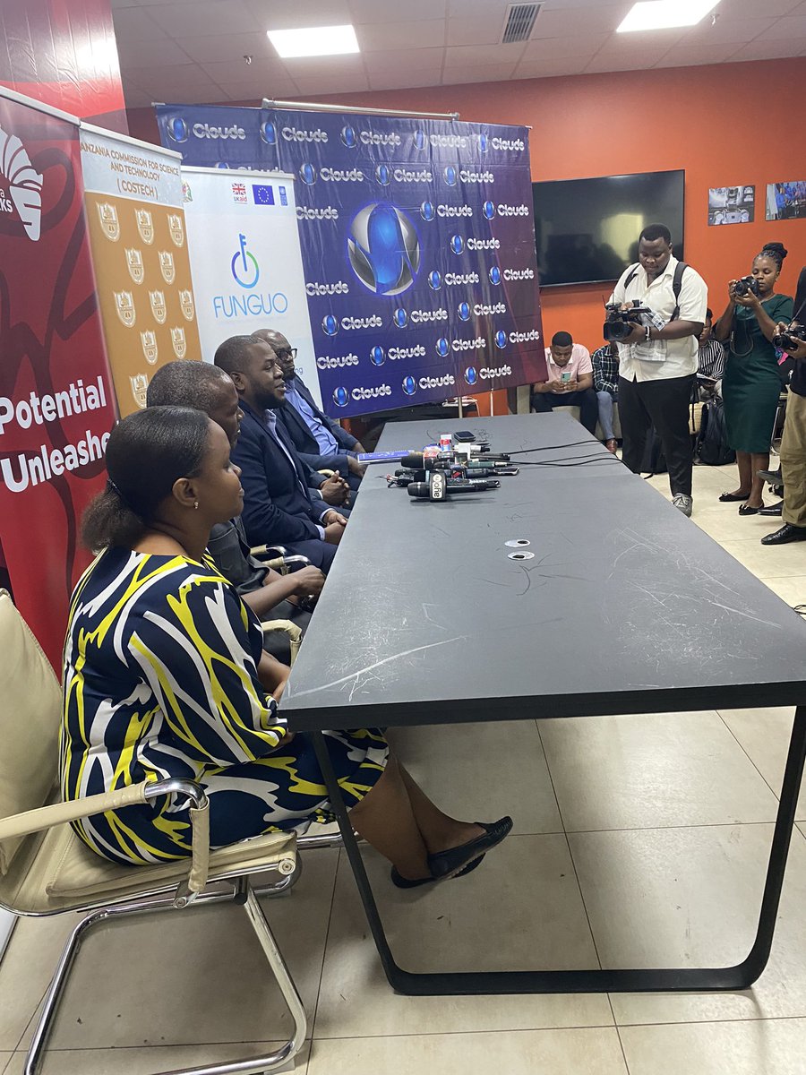 Madostas25's tweet photo. Sahara Sparks 2022 is here,
Today marks the beginning on the Sahara Sparks 2022 week
Media press at Sahara Ventures HQ
Looking forward to fruitfull conversations
#unleashedpotential
@SparkSahara @Funguo_Tz @CloudsMediaLive @costechTANZANIA https://t.co/aHUpwe9FaG
