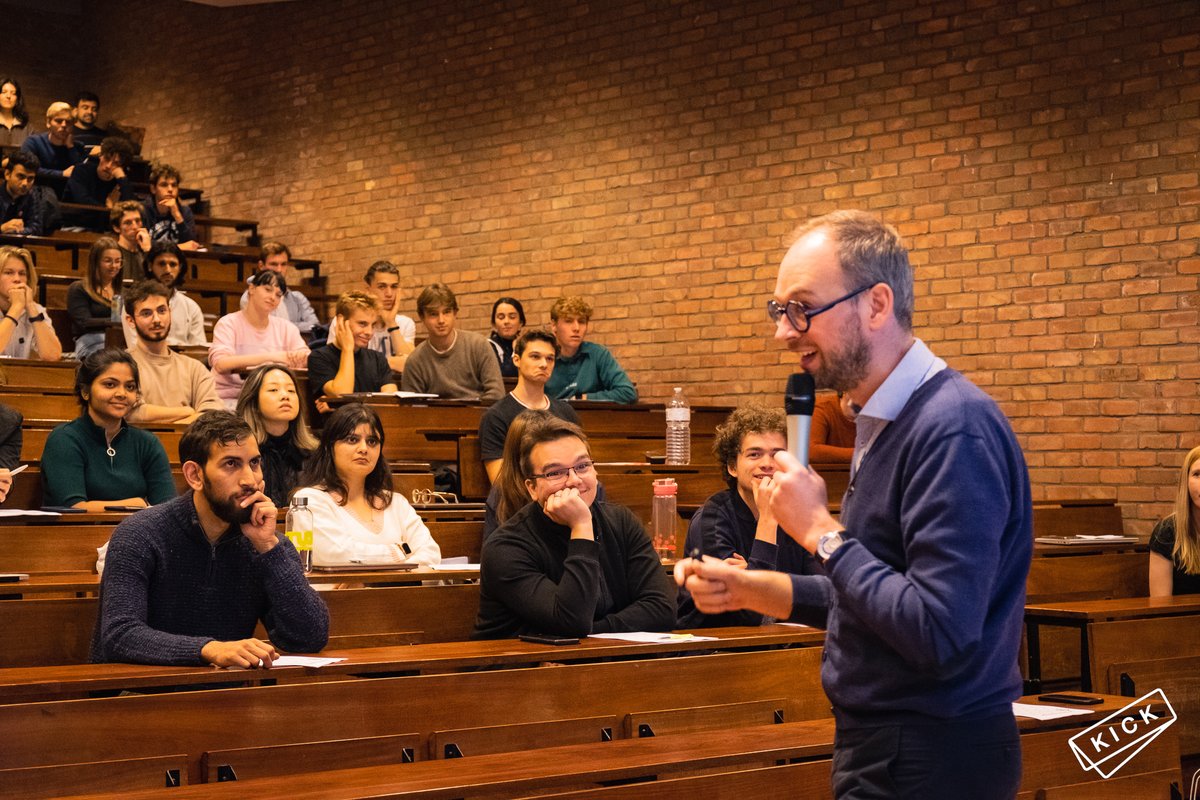 leuveninnovate's tweet photo. What an ideation session with 100 students looks like? 📷👉 Throwback to the first #KICKEssentials session from last week.

During this track, students learn all basics to come up with a strong and unique business idea. 💡 https://t.co/pZ7mFyuL63