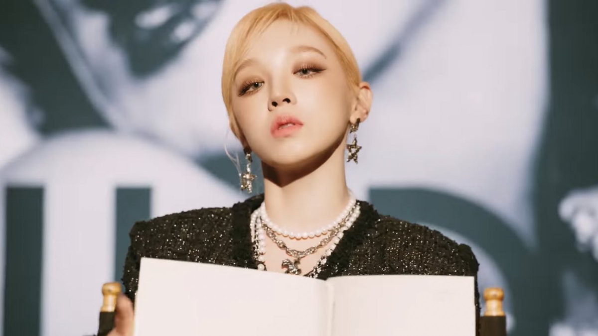 yuqithings's tweet photo. yes i’m a nude 

#NXDEoutNOW #ILOVEoutNOW
#I_LOVE_GIDLE_NXDE https://t.co/7tWn257l1K