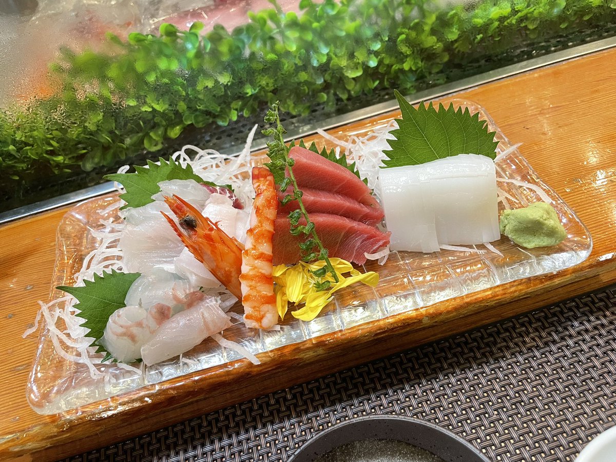 刺身最高〜‼️ 今日は海老が入ってる🦞