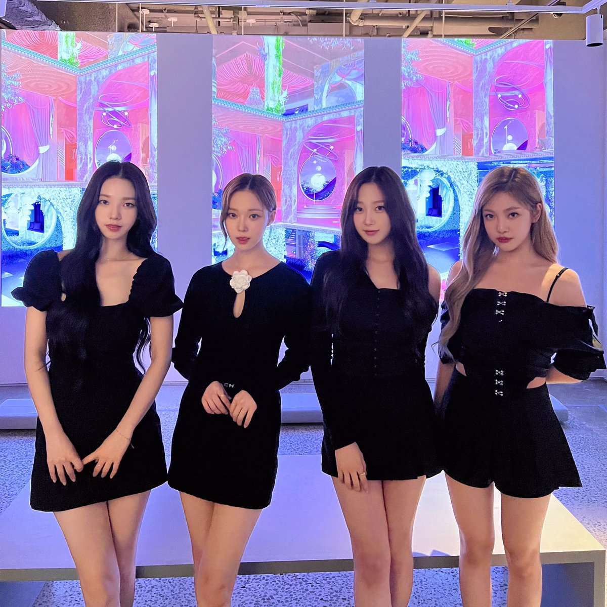 aekarinaw's tweet photo. Art is a world full of color but we choose black as our outfit theme to let the colors sink in deeper into our souls. https://t.co/TvC8AHPr1C