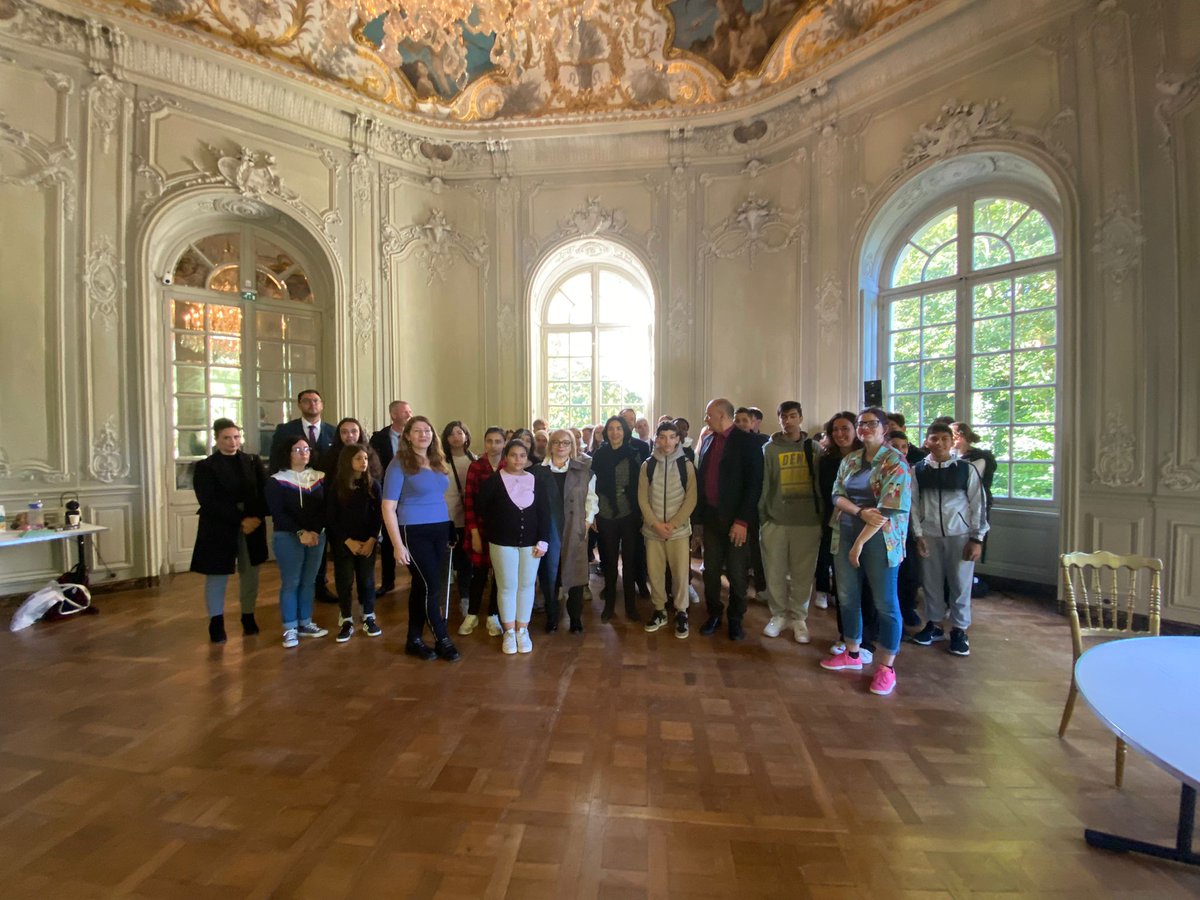 Signature d'une convention entre l'académie d'Amiens @MullerRaphal4, le <a href="/CdeChantilly/">Château de Chantilly</a>, <a href="/prefet59/">Préfecture de la région Hauts-de-France et du Nord</a> et <a href="/c_montataire/">Cite éducative MONTATAIRE</a> ✍️
Elle prévoit la mise en place de diverses actions pédagogiques à destination des élèves de la Cité éducative sur la période 2022/2024 ⚜️