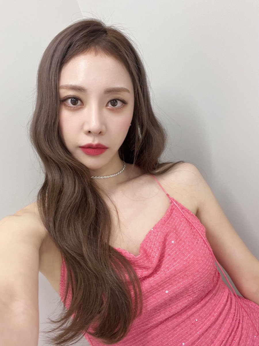 BraveGirls's tweet photo. [📷]

어제 케이콘을 뜨겁게 즐기고 온 핑크 브레이브걸스 셀카😆✨

#브레이브걸스 #BraveGirls
#KCON #KCONJAPAN #KCON2022JAPAN https://t.co/34uFofIVYb