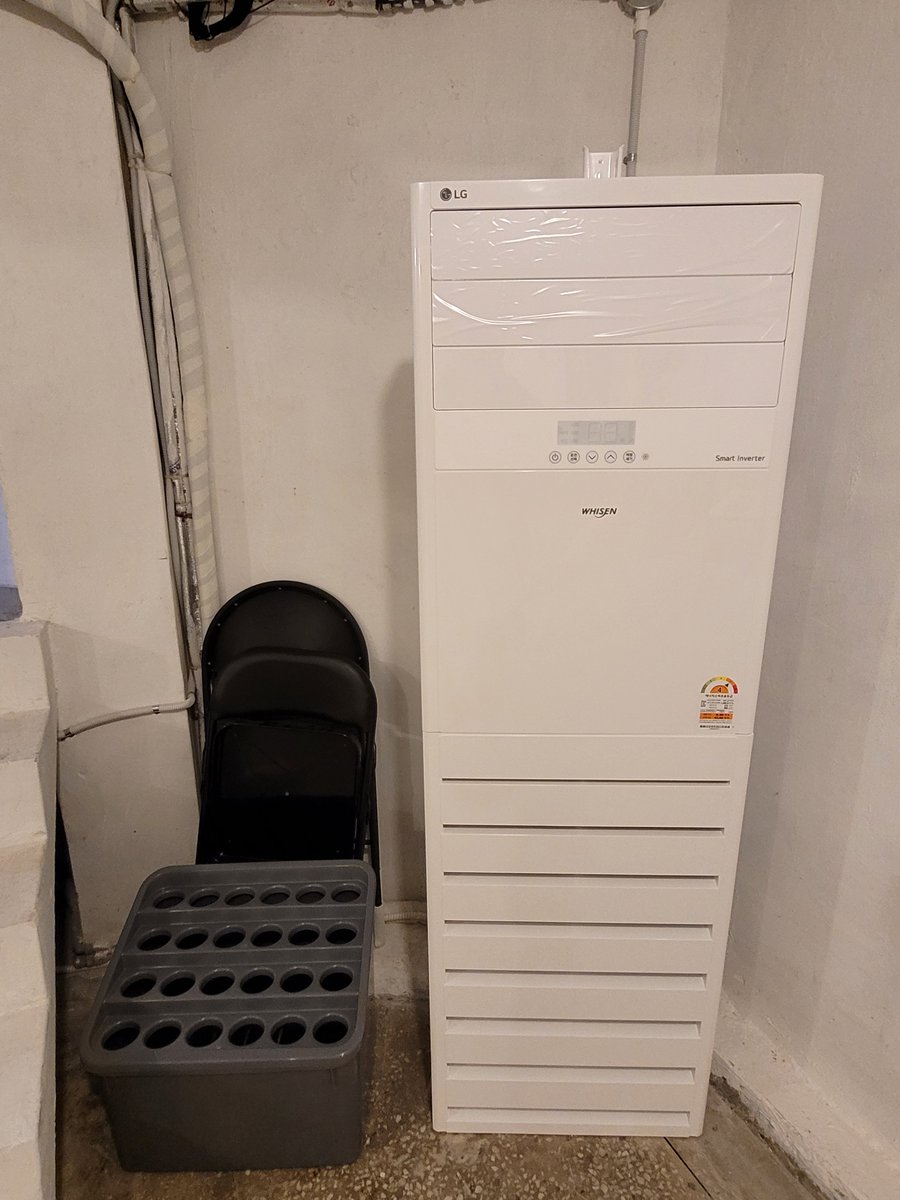 Korea's summer is very hot, winter is super cold.
So i prepared AC, Dehumidifier, Water purifier.
There's also a hanger for hanging your coat (5/6).