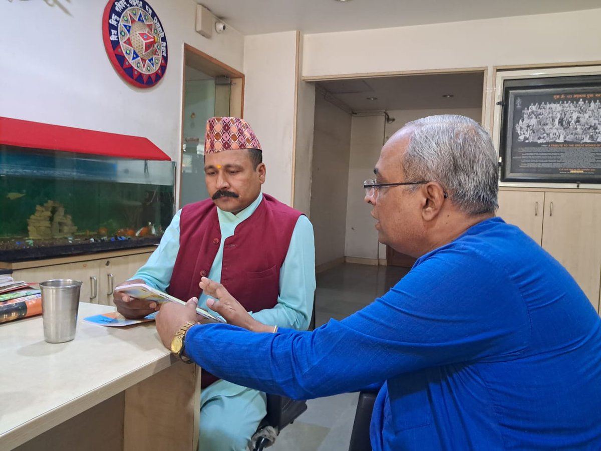 HinduJagrutiOrg's tweet photo. श्री. विनोद परिहार जी के माध्यम से @VHPDigital के केंद्रीय कार्यलय में परिषद के नेपाल महासचिव श्री.जितेंद्र कुमार सिंह तथा सचिव श्री.राजन उपाध्याय जी से @HinduJagrutiOrg के राष्ट्रीय मार्गदर्शक @hjsdrpingale जी ने ली सदिच्छा भेट ! https://t.co/wdrJwW6mLp