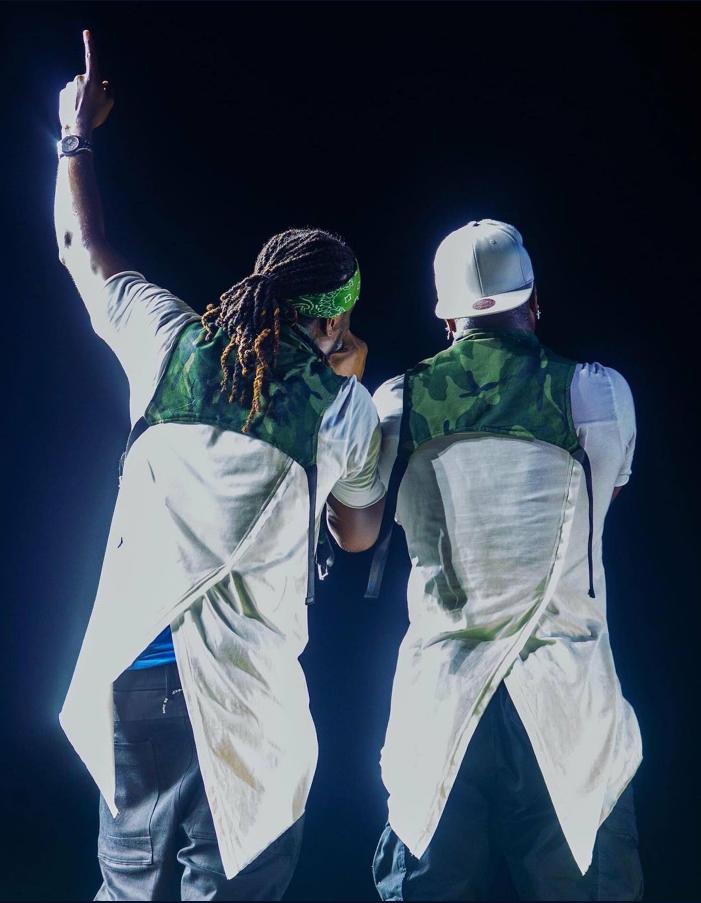 thinkingboy43's tweet photo. @PeterPsquare #P-Square all time #BEST, girl I love the way you the do me do me!!!!!!
Here we go @EUROPE,#DOUBLETROBLE👑💪🇳🇬 https://t.co/4IERyH32AA