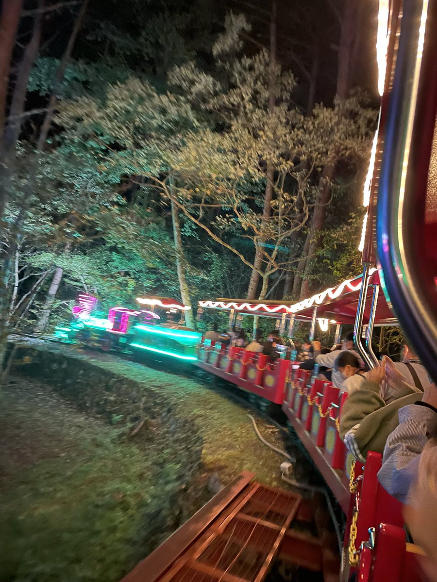 TAKE_FLOW's tweet photo. どーも　山梨県「富士すばるランド」で弊社が企画している

「ナイトウォーク～クライの森と6つの星～」

夜の遊園地で開催している体験型アドベンチャーなのですがめちゃくちゃ良かった🎠🏰🎪
ラストはドキッとしてマジ泣きして心が洗われました😭
今年は今月までなのでぜひ遊びに行ってみて下さい🔥 https://t.co/ajl6KQ2v1l