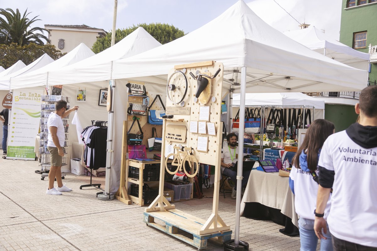 aytoelrosario's tweet photo. 🎸🌮🎯🎙 @LaMantaFest acogió durante toda la mañana del pasado sábado diferentes actividades y talleres. La plaza del Ayto. fue el lugar elegido para instalar el "Eco-Market" con 21 puestos con propuestas ecológicas de lo más variado. 📸 Álbum completo: https://t.co/IrqUWNUoND https://t.co/5xP3VT7UOH