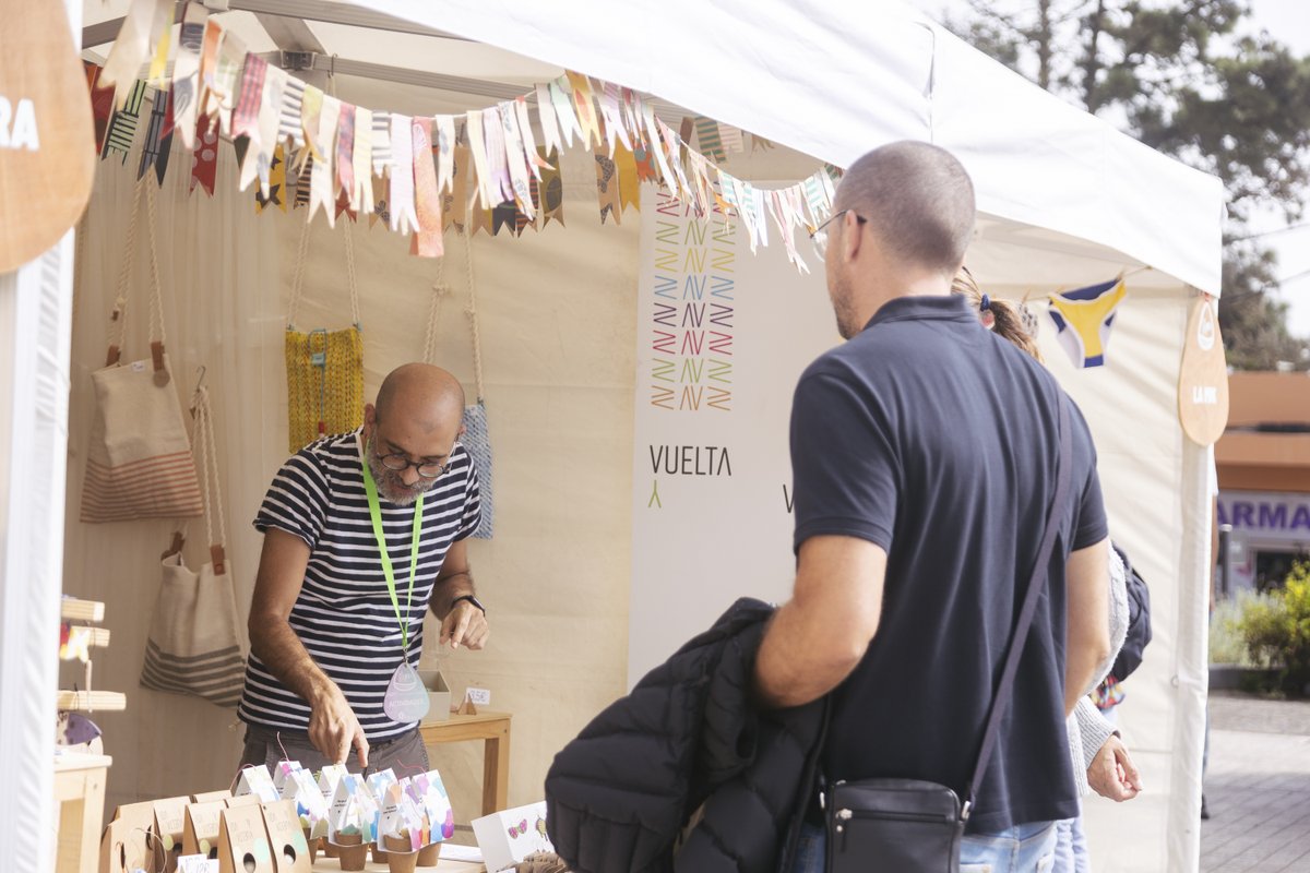aytoelrosario's tweet photo. 🎸🌮🎯🎙 @LaMantaFest acogió durante toda la mañana del pasado sábado diferentes actividades y talleres. La plaza del Ayto. fue el lugar elegido para instalar el "Eco-Market" con 21 puestos con propuestas ecológicas de lo más variado. 📸 Álbum completo: https://t.co/IrqUWNUoND https://t.co/5xP3VT7UOH