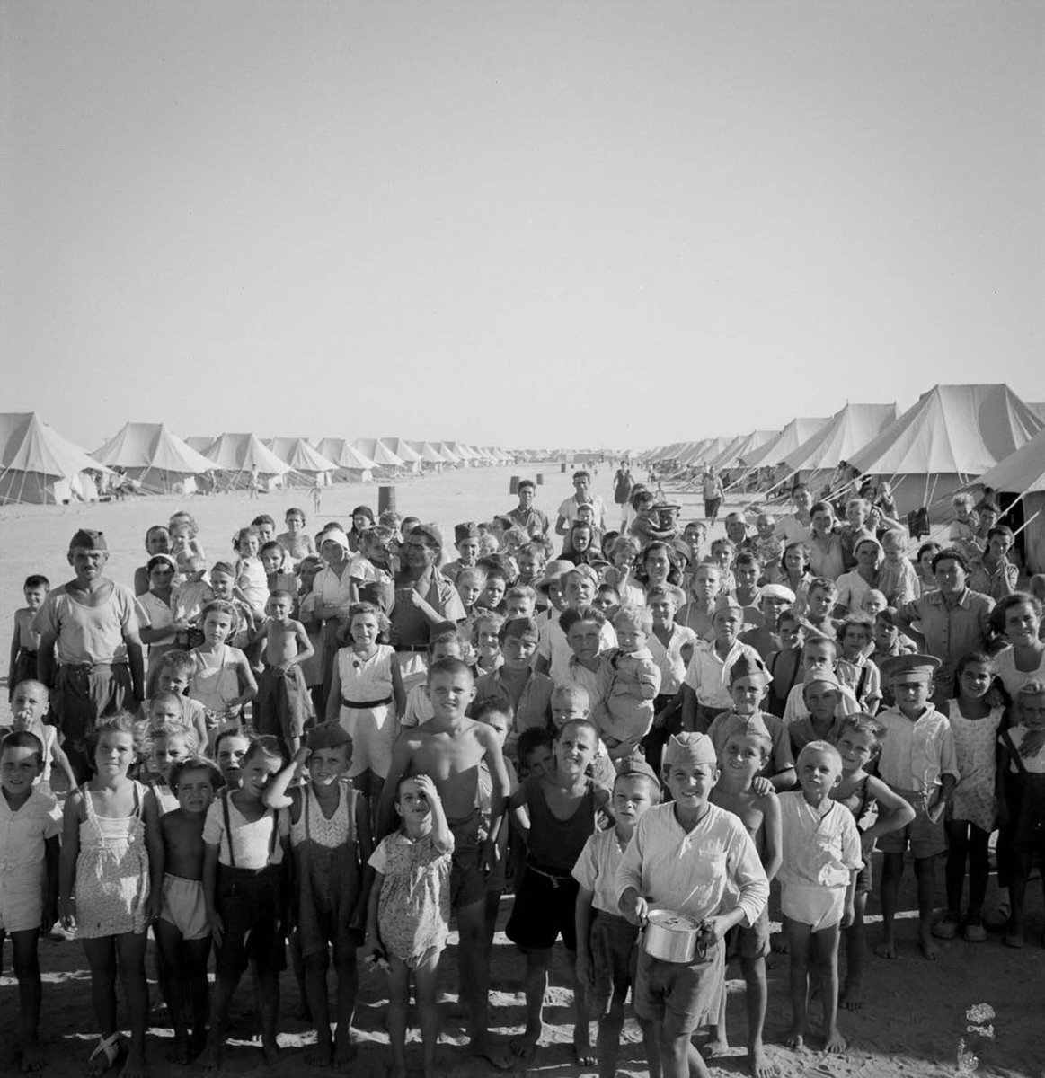 2.Dünya Savaşı yüzünden Mısır'a sığınan Avrupalı göçmenler, sene 1944.