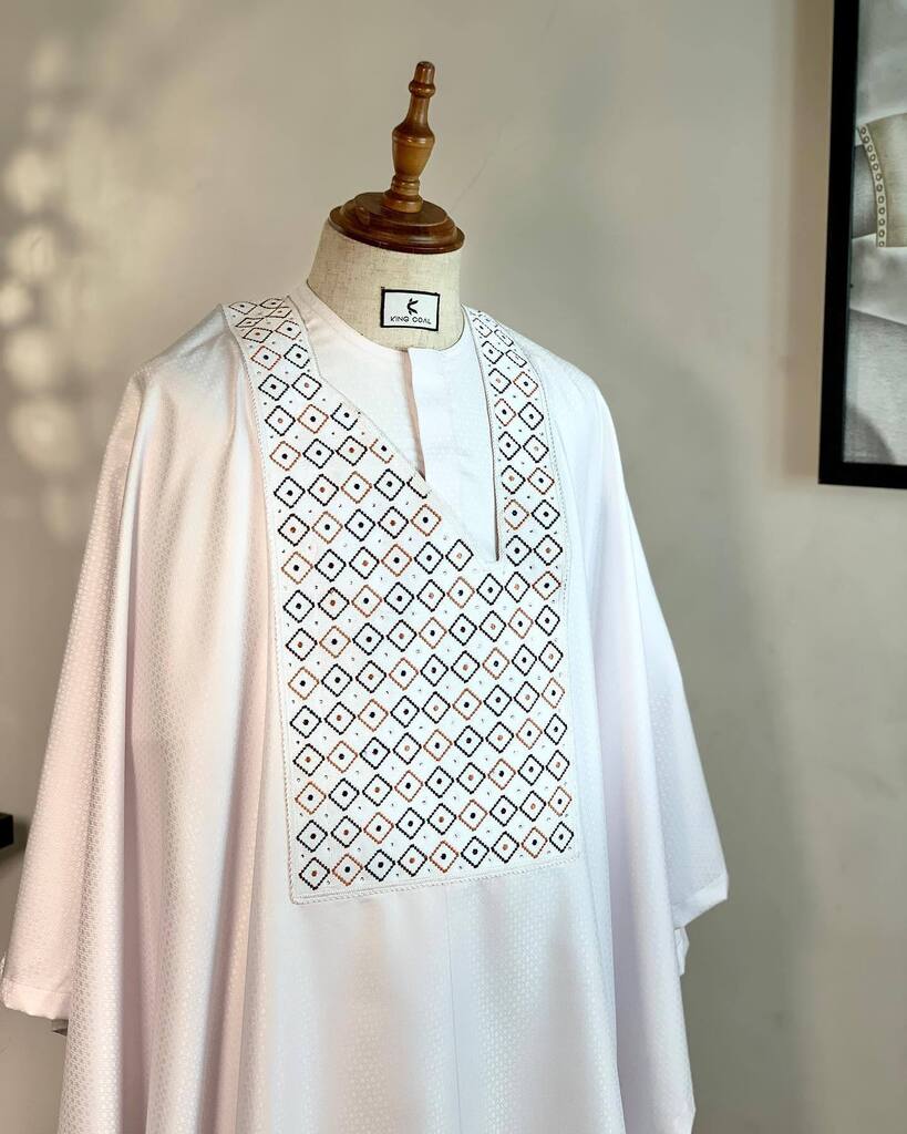 _KingCoal's tweet photo. A king’s Master piece!! 👑✨
White agbada with monogram embroidery and rhinestones.

We consult and deliver worldwide
.
.
.
#kingcoal #longlivetheking #lltk #suitsharks #bellanaijaweddings #bellanaijastyles #ootdfashion #ootd #handmade #madeinlagos #ma… https://t.co/uJlV9wrlR7 https://t.co/yk8zRwa2h6