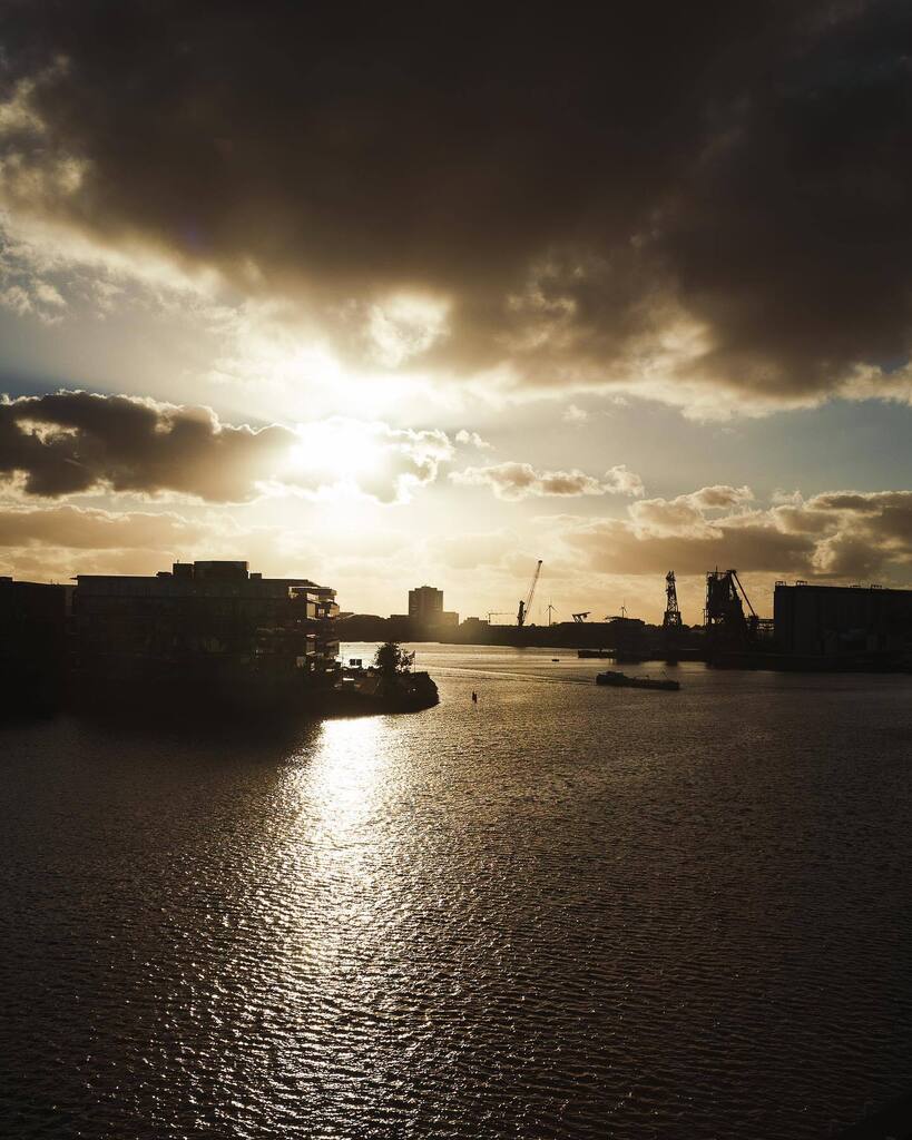 The view from <a href="/hellotellow/">Mia</a>’s office can be quite striking at times. instagr.am/p/CjzxRsaNR0d/