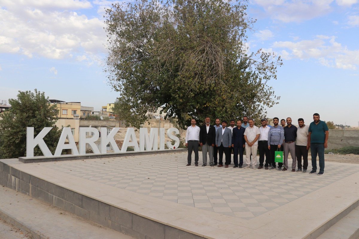 İl Başkanımız Sayın Faruk Göçer, Karkamış İlçe Temsilcimiz Sayın Ali Kemal Kılıçparlar ve beraberindeki heyetle birlikte Karkamış ilçesinde değerli esnafımızı ziyaret ederek esnafın sorun ve taleplerini dinledi. Gaziantep'in ve Karkamış'ın HÜDA PAR'a ihtiyacı var.