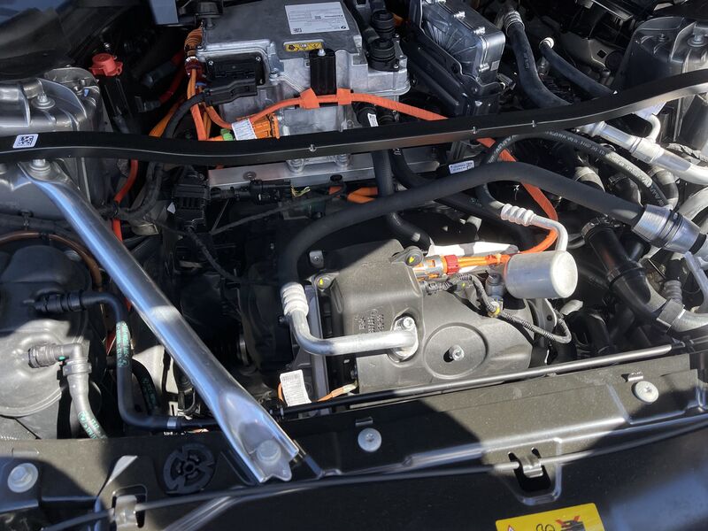 Alex on Twitter: "The brand new BMW i7 BEV under the hood A shameful ...