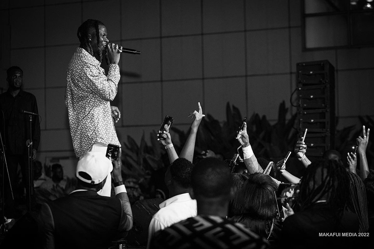africaexpotours's tweet photo. RT @richdudegh: RT @MakafuiSamuel: @stonebwoy at the just ended GHANA CLUB 100 AWARDS
#stonebwoy #gidigba #ghana #afrobests #MAKAFUIMEDIA #PHD #PASSIONHARDWORKDETERMINATION https://t.co/VpgEWYlbAY