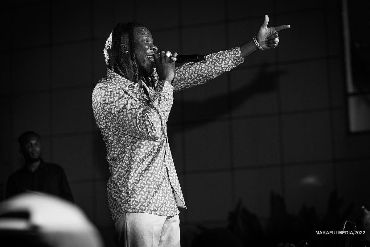 africaexpotours's tweet photo. RT @richdudegh: RT @MakafuiSamuel: @stonebwoy at the just ended GHANA CLUB 100 AWARDS
#stonebwoy #gidigba #ghana #afrobests #MAKAFUIMEDIA #PHD #PASSIONHARDWORKDETERMINATION https://t.co/VpgEWYlbAY