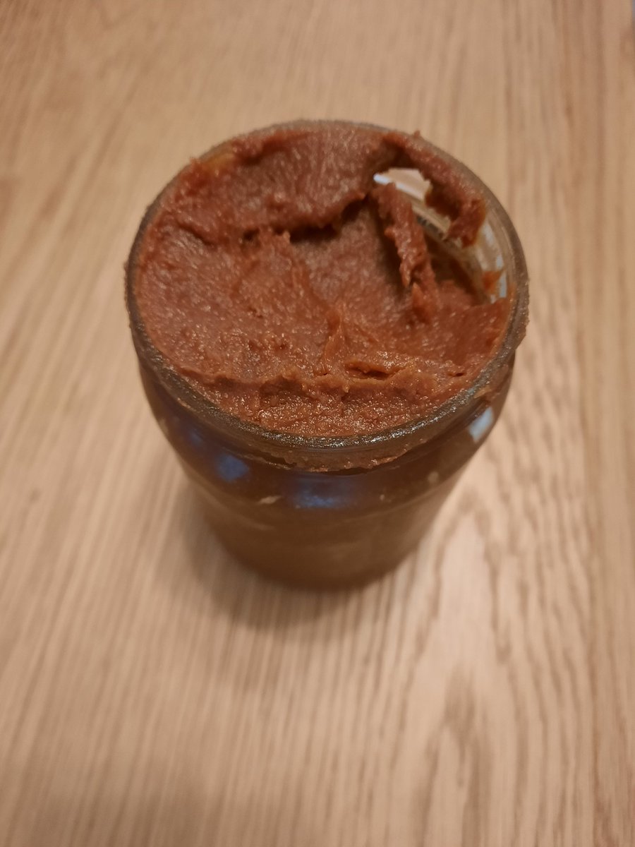 テンペ揚げて塩かけただけでうまい。子供も美味しいとおやつに食べてくれてタンパク質摂れるの最高。アレンジもしやすそう。このテンペ美味しかった。写真映えてなさすぎて笑うけど、どうにもならない🫠ツイッターで良かった。半分は、色々混ぜて、ブレンダーして豆板醤的なの作ったらこれもうま。