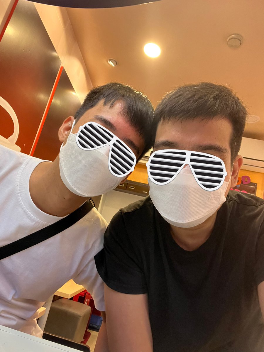 FckTitoQC's tweet photo. #HaircutDates and #DunkinDates https://t.co/8AbSZsF1qN