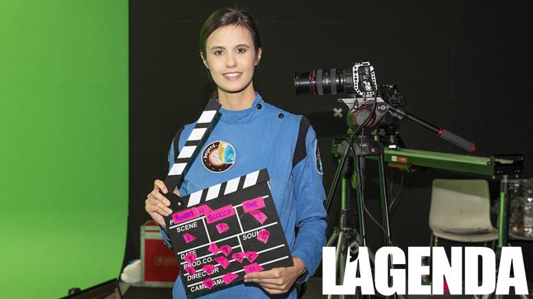"Quando ero negli USA, una mia compagna leggeva sempre sul bus 'una trilogia bellissima, te la consiglio', mi disse. Era la Divina Commedia!" <a href="/AstroLinda99/">Linda Raimondo</a> ora in onda "Anche Dante parlava di scienza: per renderla più accessibile dobbiamo superare l'inglese scientifico"