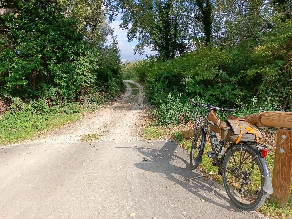 justinevirideau's tweet photo. En chemin
#cyclorandonnée
.
#baladeavelo #cyclotourisme #cyclorando #cycling #cyclisme #vélo #ridgebackexpedition #carradicebags #vaucluse #vaucluseavelo #provence #suddelafrance #southoffrance #automne #photophone #vivov20 https://t.co/yMgPKnhNhi https://t.co/huNKJFB7kN