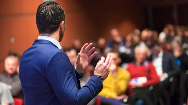 BOBB is op zoek naar inspirerende sprekers!
Ken jij dié spreker met kennis op gebied van Bedrijfsovernames, tag diegene onder deze post en wij zullen als bestuur met haar/hem in contact treden.
#gastspreker #bedrijfsovername #inspirerend #mkb