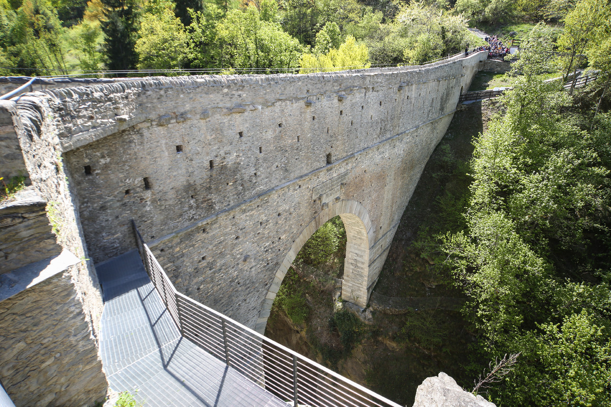 Pronti per un #weekend alla scoperta di alcuni ponti storici della @Valle_dAosta accompagnati dagli #archeologi? 22/10: Leverogne e Pont d'Ael. 23/10: Pont-Saint-Martin, Hone-Bard e Pontboset. Iniziative gratuite previa prenotazione al 347 42 40 138. @InterregALCOTRA