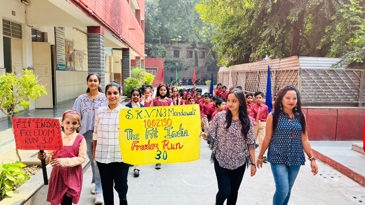 KMandawali's tweet photo. FIT INDIA HIT INDIA 
Fit India Freedom Run 3.0 organised at S.K.V. No.3 Mandawali ID 100290 to inculcate the habit of walking and running in people in the quest for better health and fitness.
@Dir_Education @PbpandeyB @DelhiGovtSchool @AnjuSachdeva14 @GurmeetKukreja3 https://t.co/bUH0wT2KgU