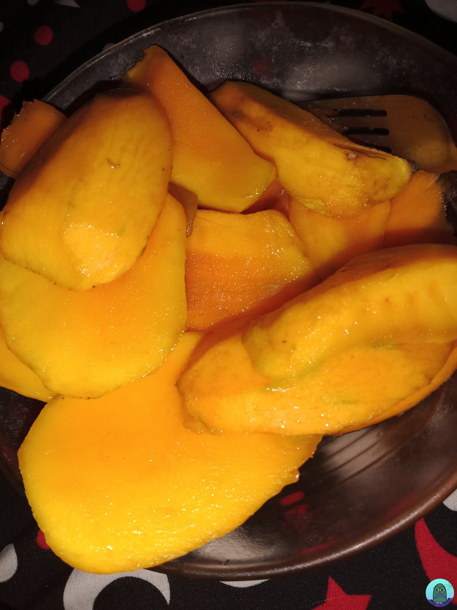 💚 ibu sender pas ngupas mangga: "ini mangga kalo ngga dikupasin, sape busuk g ad yg mau makan" 
Apakah template ibu kalian sama gess?